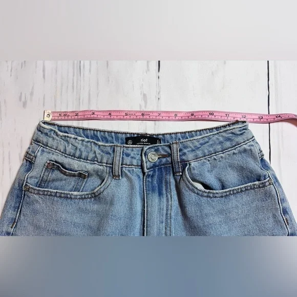 2/$20 Misguided Riot High Waist Mom Jeans - Picture 4 of 6